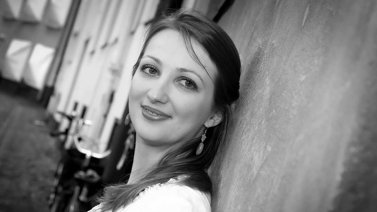 VI | Au Poisson Rouge – Cloches d’adieu, et un sourire…